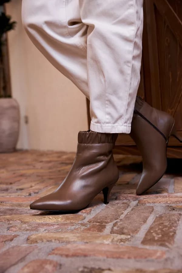 Bottines à talon en cuir — vue 1
