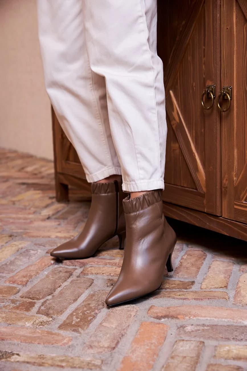 Bottines à talon en cuir — vue 2